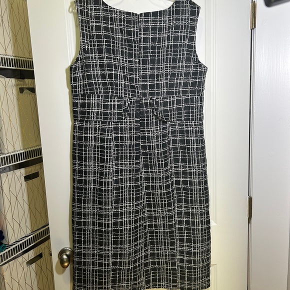 Elegant Black and White Plaid Dress - Picture 2 of 3